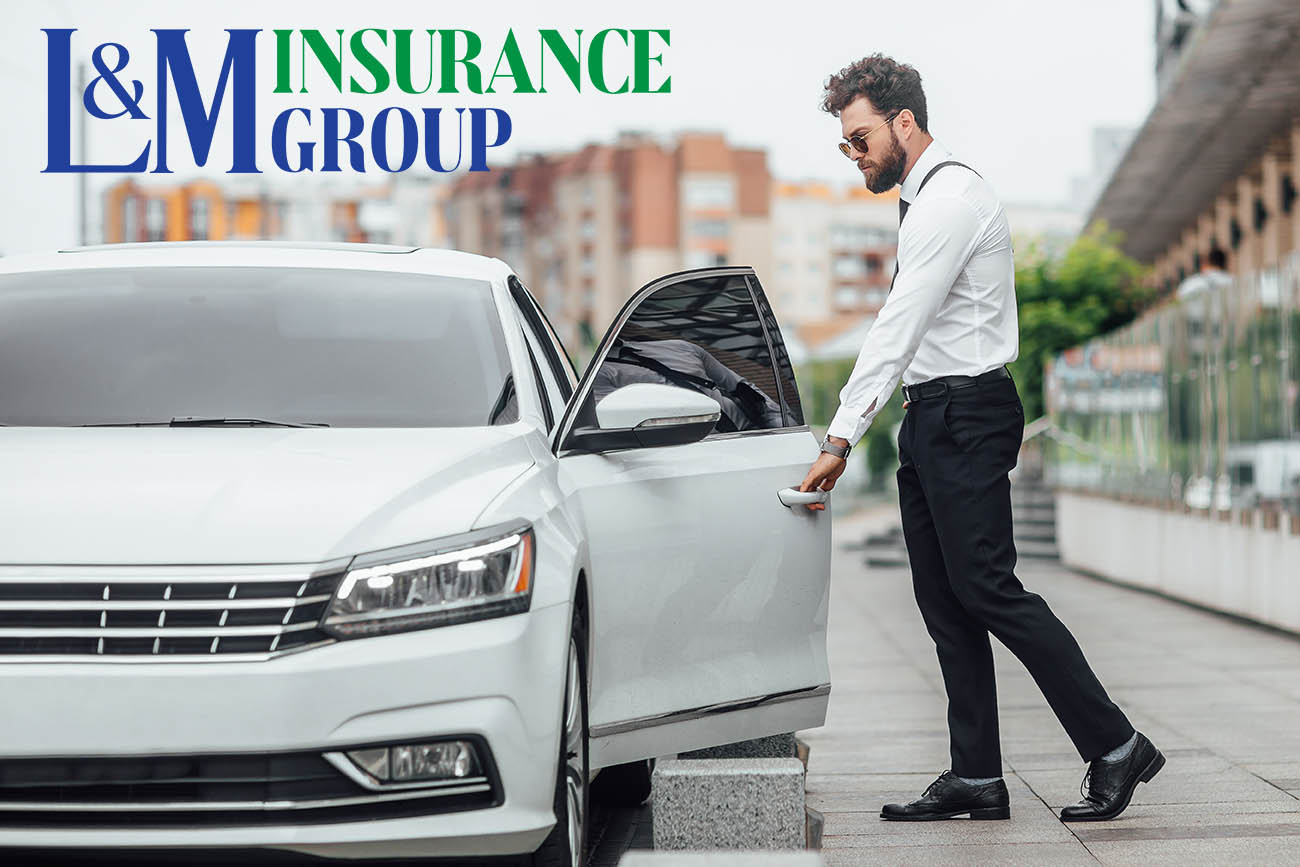Florida Man entering car after obtaining affordable SR-22 car insurance